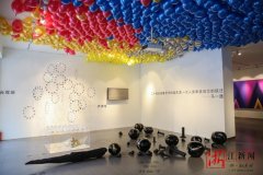 無與倫比抽象美，藝術家的抽象作品展覽值得看